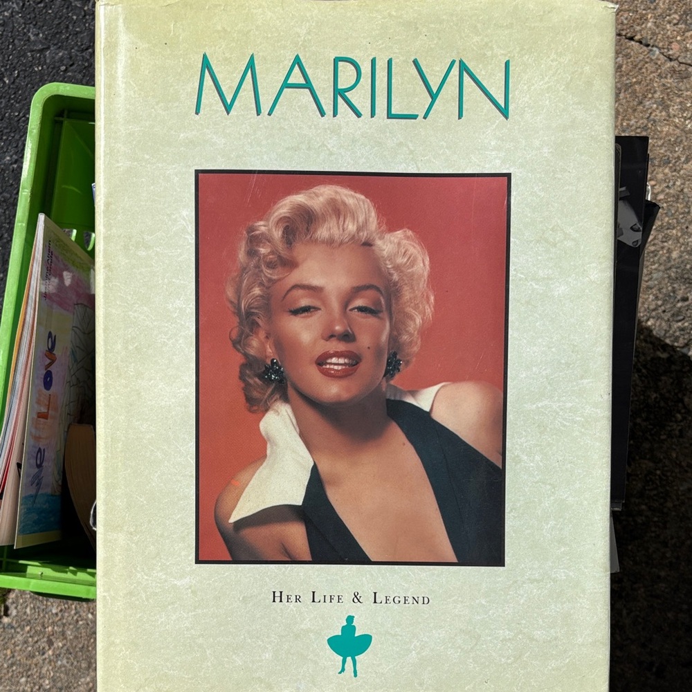 Marilyn Monroe -Her Life & Legend Book EUC pub. 1990 vintage